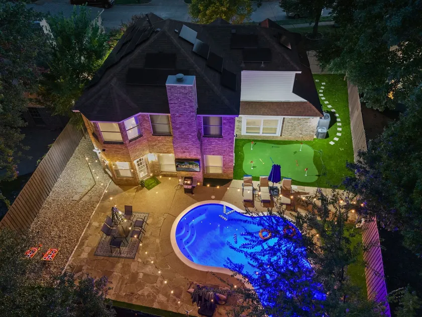 Two Kings, Heated Pool, Whirlpool Jet Bathtub &BBQ - Image 1