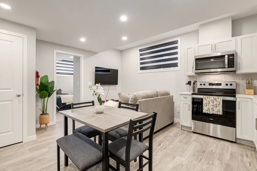 Fresh 3 Bed Designer Suite | Winter Comfort | WiFi - Image 1