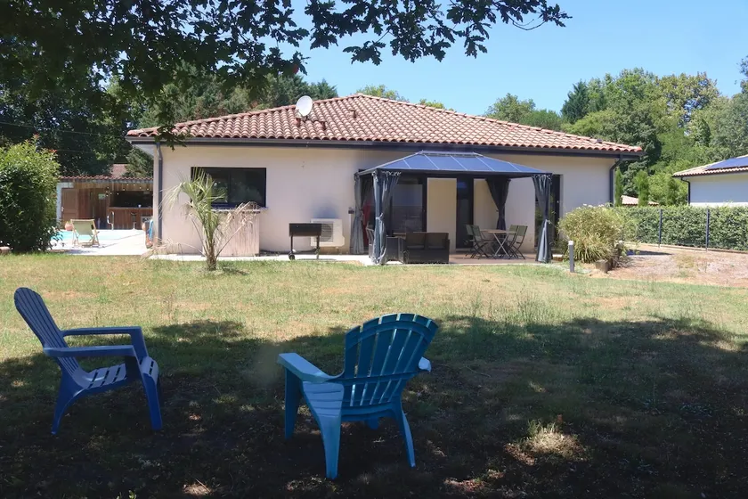 Studio in a local home, swimming pool, air conditioning - Image 1