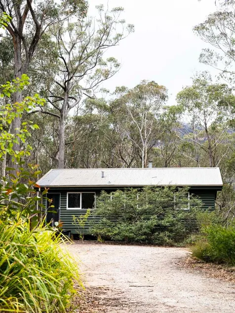 Lyrebird Cottage secluded with bush view - Image 1