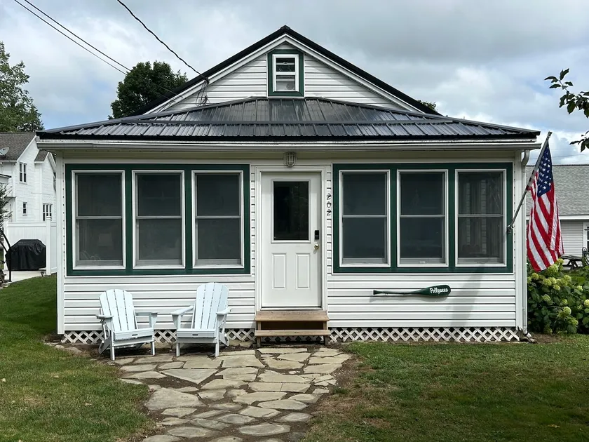 Lakeside Cottage in Edinboro - Image 1