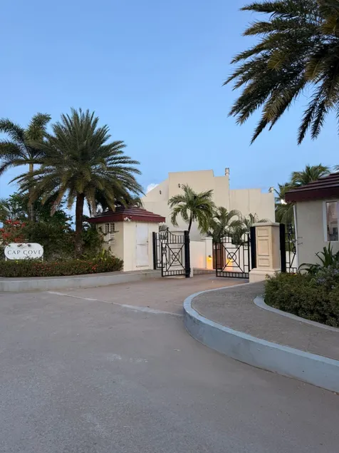 Villa Ray: Private Pool, Steps to Beach, Gated Gem - Image 1