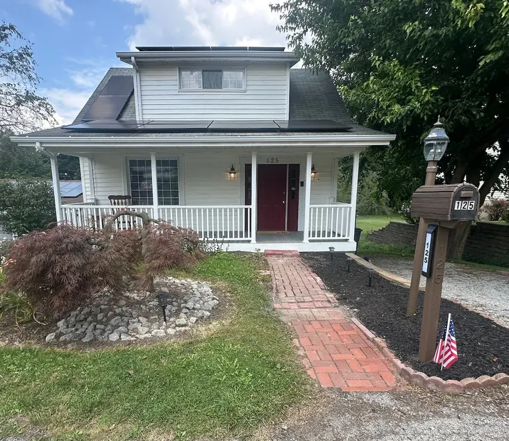 Royal Garden Cottage: 2 Bedrooms, Quiet Retreat - Image 1