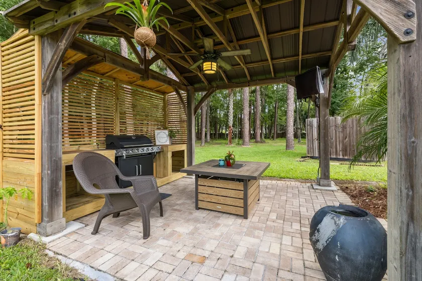 XL family home, Pool, Pool table, Private 1 acre. - Image 1