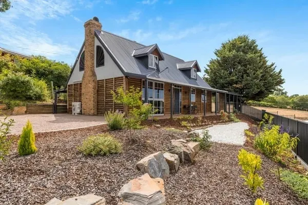 Hahndorf Log Cabin - Image 1