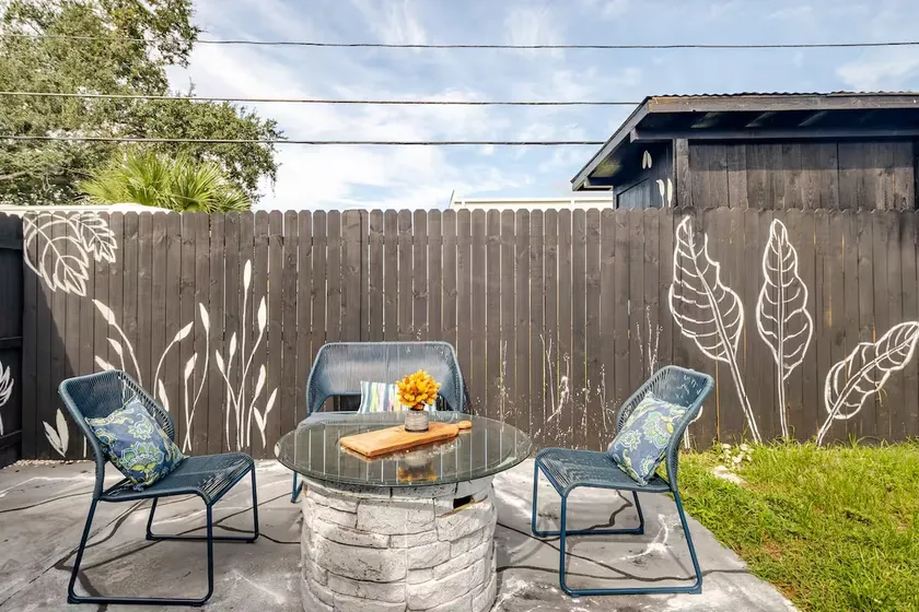 El Patio Escape • Cozy Suite | Universal 15 minutes - Image 1