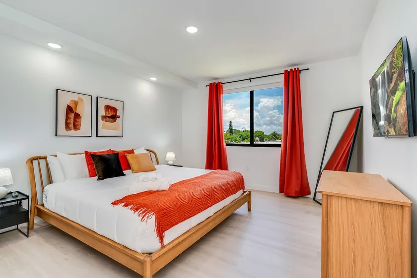 Bright 1BR retreat Near beach with pool - Image 1