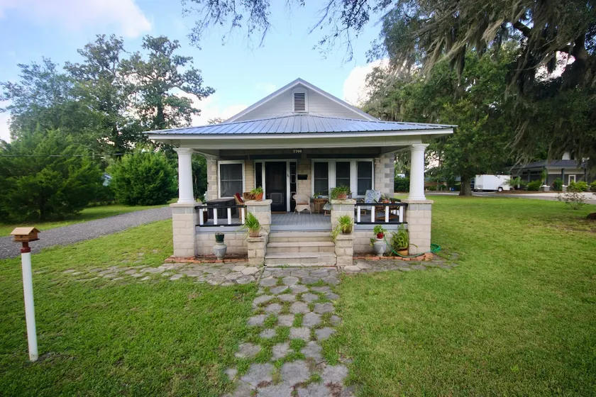 Easy Breezy Bungalow - Image 1