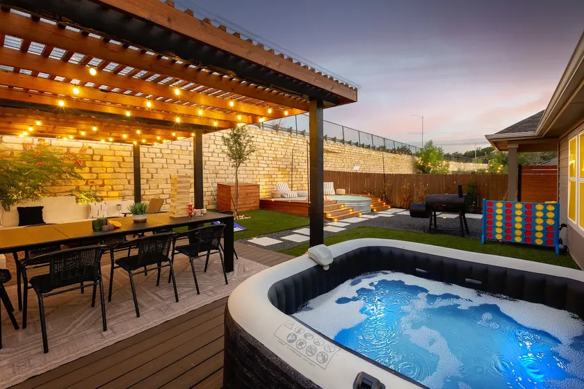 Pool•Hot Tub • 5 Beds • Theater •4 Minutes to COTA - Image 1