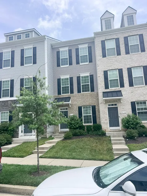 Modern 4-Story Townhome Retreat Minutes From DC - Image 1
