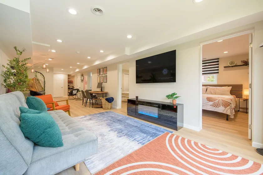 Entire Modern Cozy 2BR Apt mins SU LeMoyne DT - Image 1