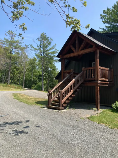 Dunn's Cove Carriage House - Image 1