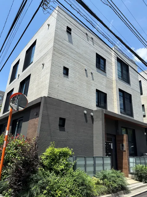 Shibuya Simplex 3F, sunlight and 2 beds - Image 1