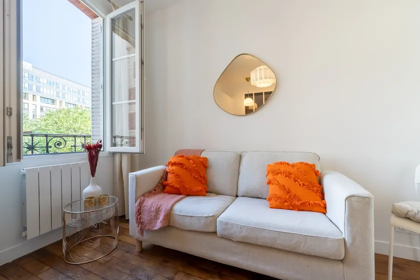 Chic haven in Neuilly, near Paris - Image 1