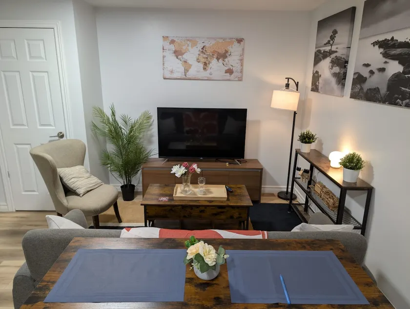Stylish Dartmouth Studio - Image 1