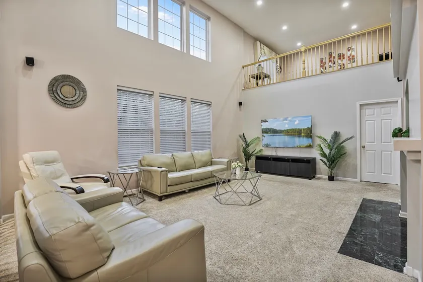 Crisp: 4000 sq feet - Image 1