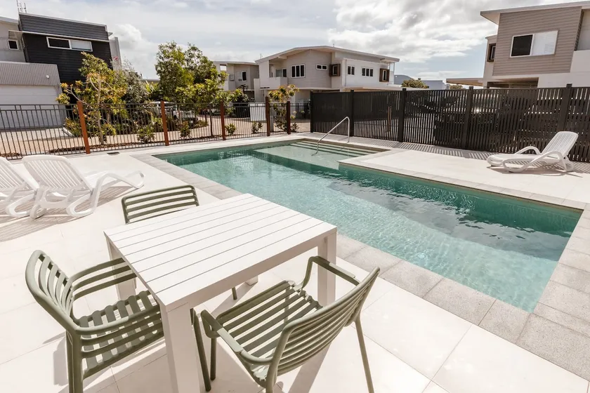 4br - walk to the beach - family friendly - Image 1