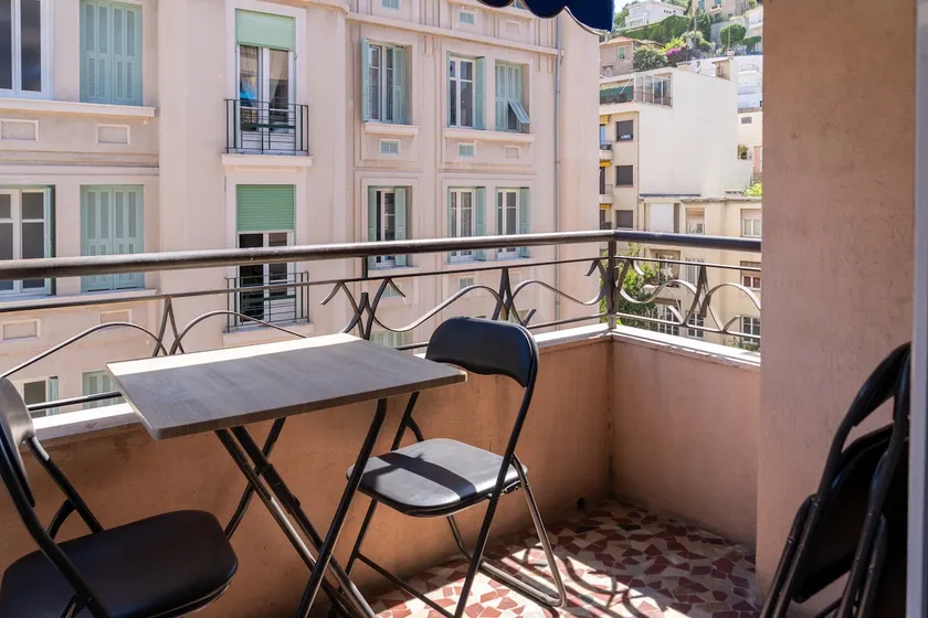 2 rooms - Air conditioning - tram 5 min, center 15 min - Image 1