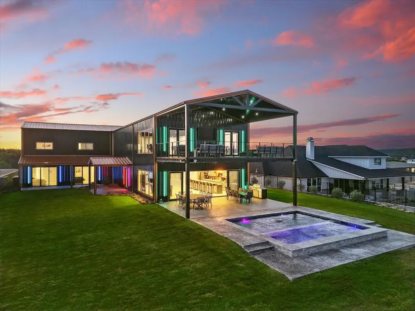 Luxe Lakefront with boat dock, kayaks, pool & spa! - Image 1