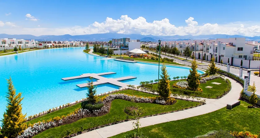 Spectacular House with Terrace and Lagoon in Metepec - Image 1