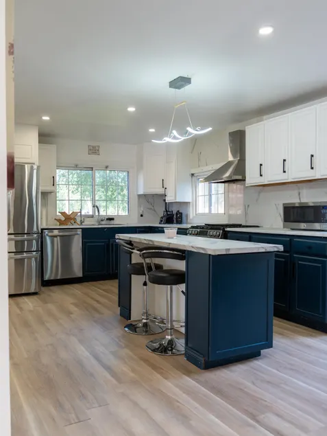 Spacious home in LaSalle with Pool - Image 1