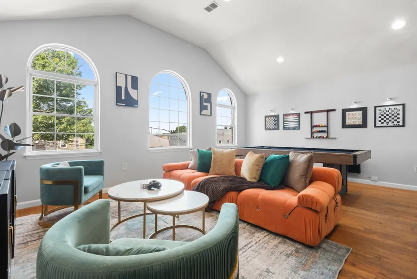 Modern 3BR Near NYC with Pool Table Sleeps 11 - Image 1