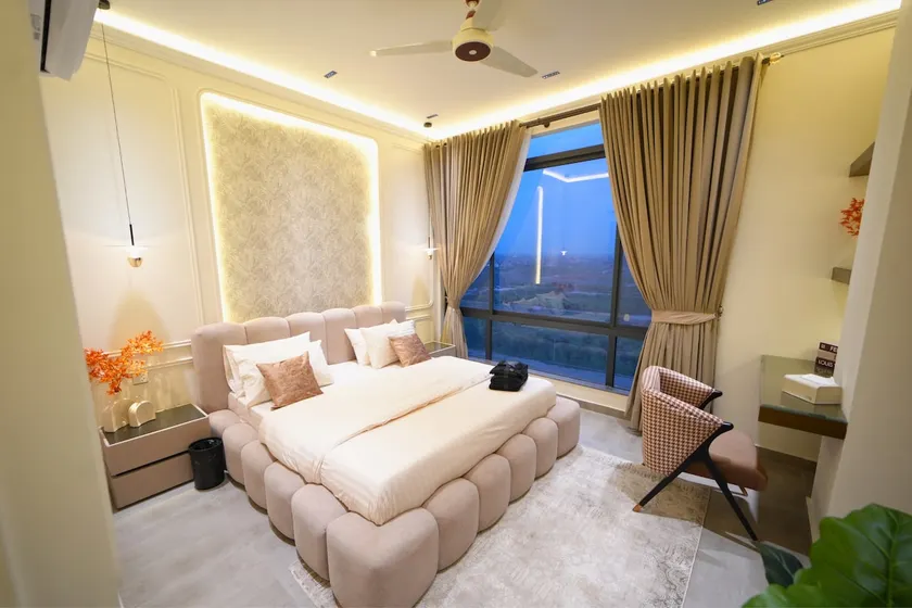 2BR Retreat | Free Parking & Wi-Fi | SkyPark One - Image 1