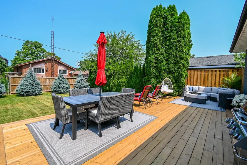 Niagara 3BR: Huge Deck, King Suite, EV & 5-Car - Image 1