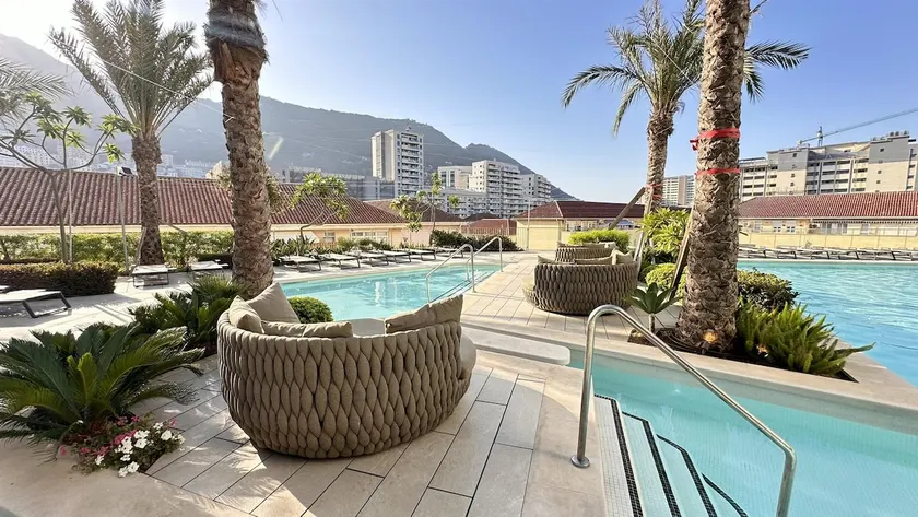NEW with AC Central Suites with Pool access and Squash Courts! Sleeps Family or 4 guests - Image 1