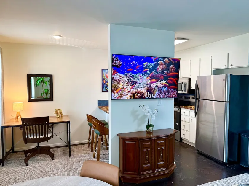 Comfy King Bed Storybook Apartment in Pineville - Image 1