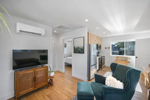 Cozy Comfy Denver Nest – Upstairs Apt in Berkeley - Image 1