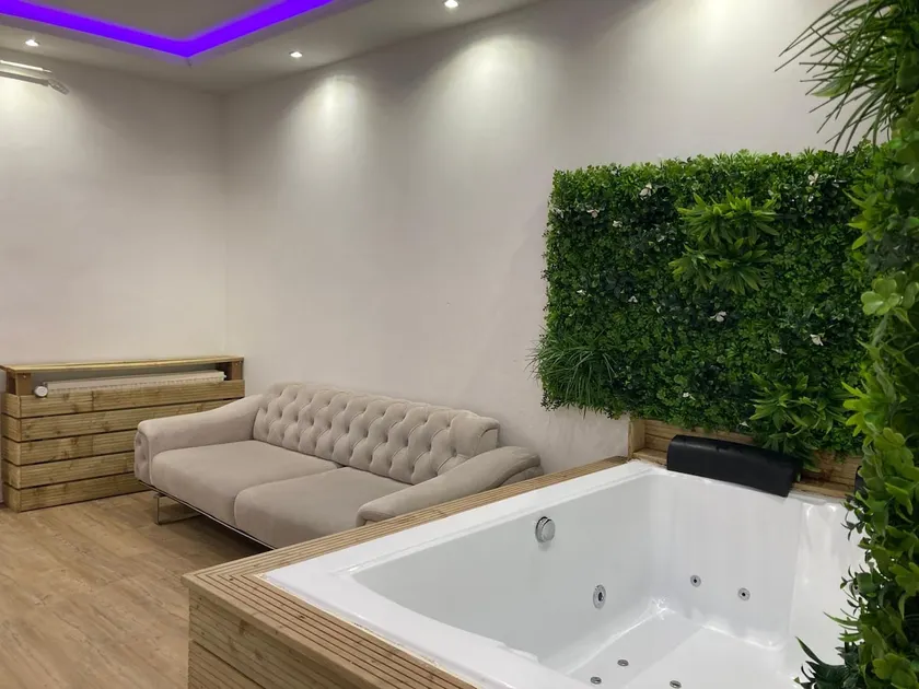 49 Comfortable Jacuzzi‼️Netflix‼️6 places - Image 1