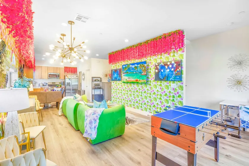 H. Cute NoHo 5BR by Universal + Balcony: Fifa Sofi - Image 1