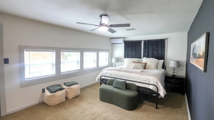 Mins to Kyle Field! w/ Outdoor Living & Fire Pit - Image 1