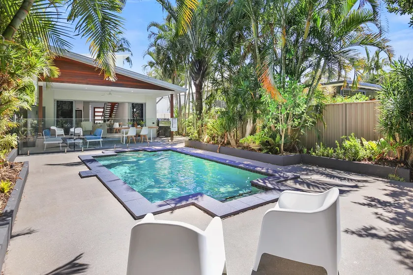 Golden Beach Oasis - Sleeps 12 - Image 1