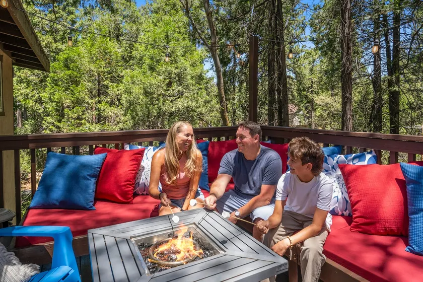 *Swiss Chalet* Mins 2 SkyPark | 5 BR | Sleeps 12 - Image 1