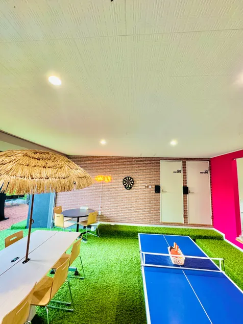 Right by the sea! Maximum 20 people/Karaoke theater + BBQ + Sauna tent/Table tennis, darts/Outdoor garage/4 private rooms - Image 1