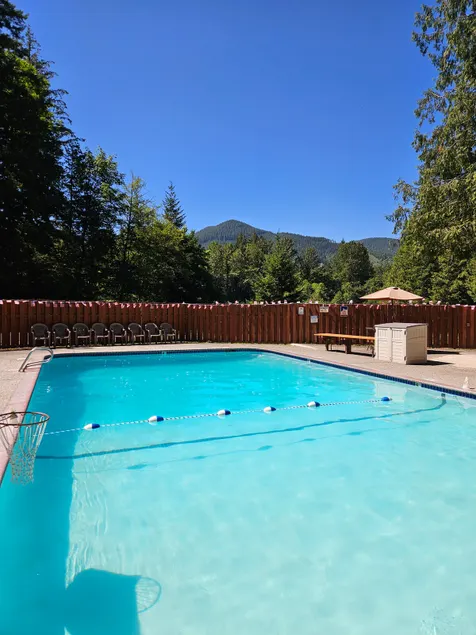 Daze Away Chalet - HotTub/Pool/River access - Image 1