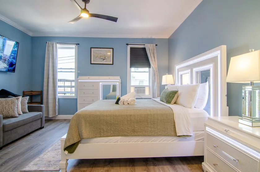 Near NYC | Queen Bed | Self Check-In - Image 1