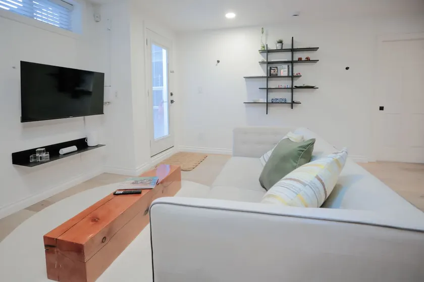 Cute Executive Basement Suite - Image 1