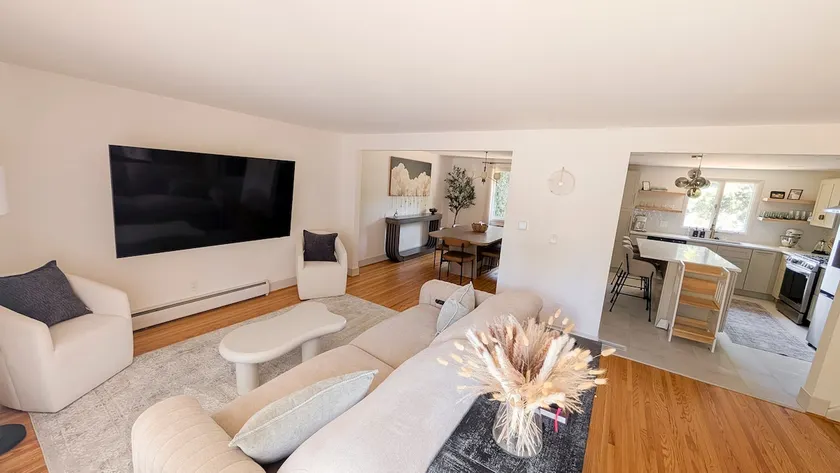 Luxury 4BR Home in Williamsville w/ Pool Table - Image 1