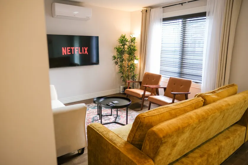 Luxury Bungalow-City Retreat ! Location! Location! - Image 1