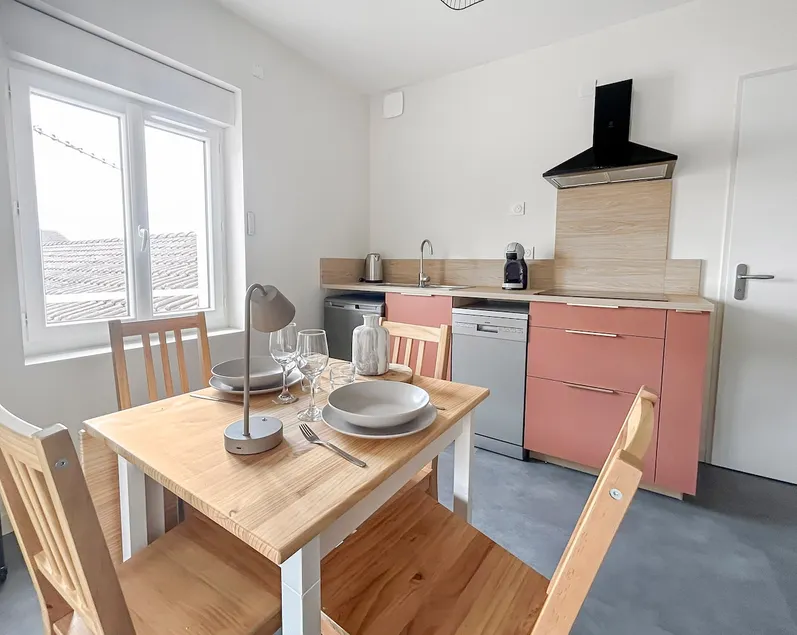 One-bedroom apartment with terrace & garden, fast Wi-Fi, self check-in - Image 1