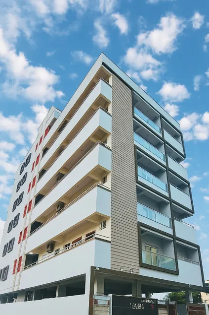 TrueLife Presidential Suites - 3BHK Luxurious AC Apartments - Modular Kitchen, RO water system, Microwave - Super fast WiFi, 55 Smart TV, 250 Airtel Channels - 3 bathrooms - Parking - Nearby PS4, A2B pure veg restaurants - Top service with lots of love - Image 1