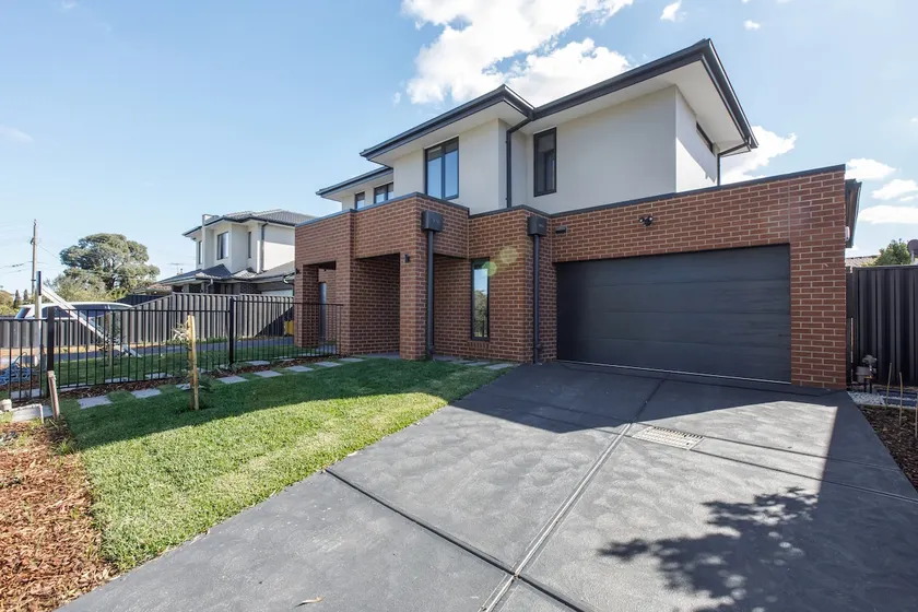 Modern Comfort in Avondale Heights Family Home - Image 1