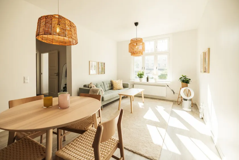Central, newly renovated apt. - Image 1