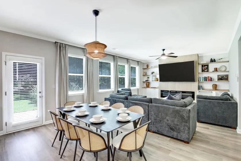 Sleek, Airy Home, 13 min to Airport, Quiet, 85” TV - Image 1