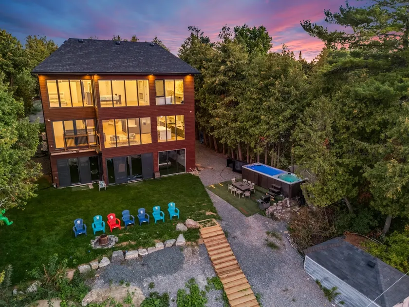 Lakefront w/ HotTub + Jacuzzi+ Kayaks + Game Room - Image 1