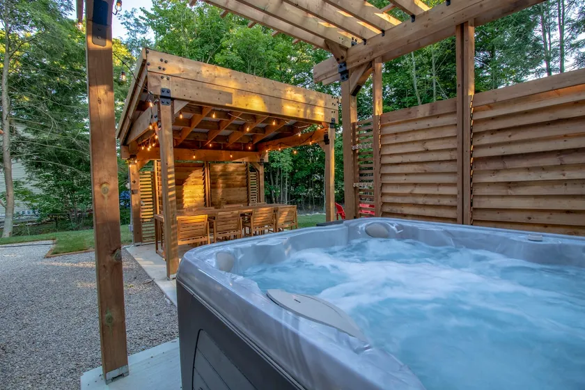 Stunning 3 Bdrm Home W/ Hot Tub, Sauna, Gym! - Image 1
