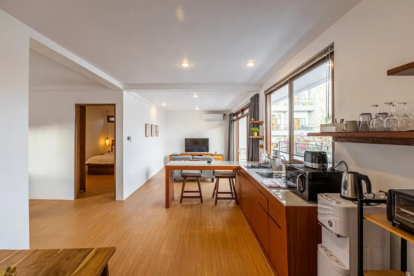 1BR Apartment, 8 mins to Airport, Transit, Private - Image 1
